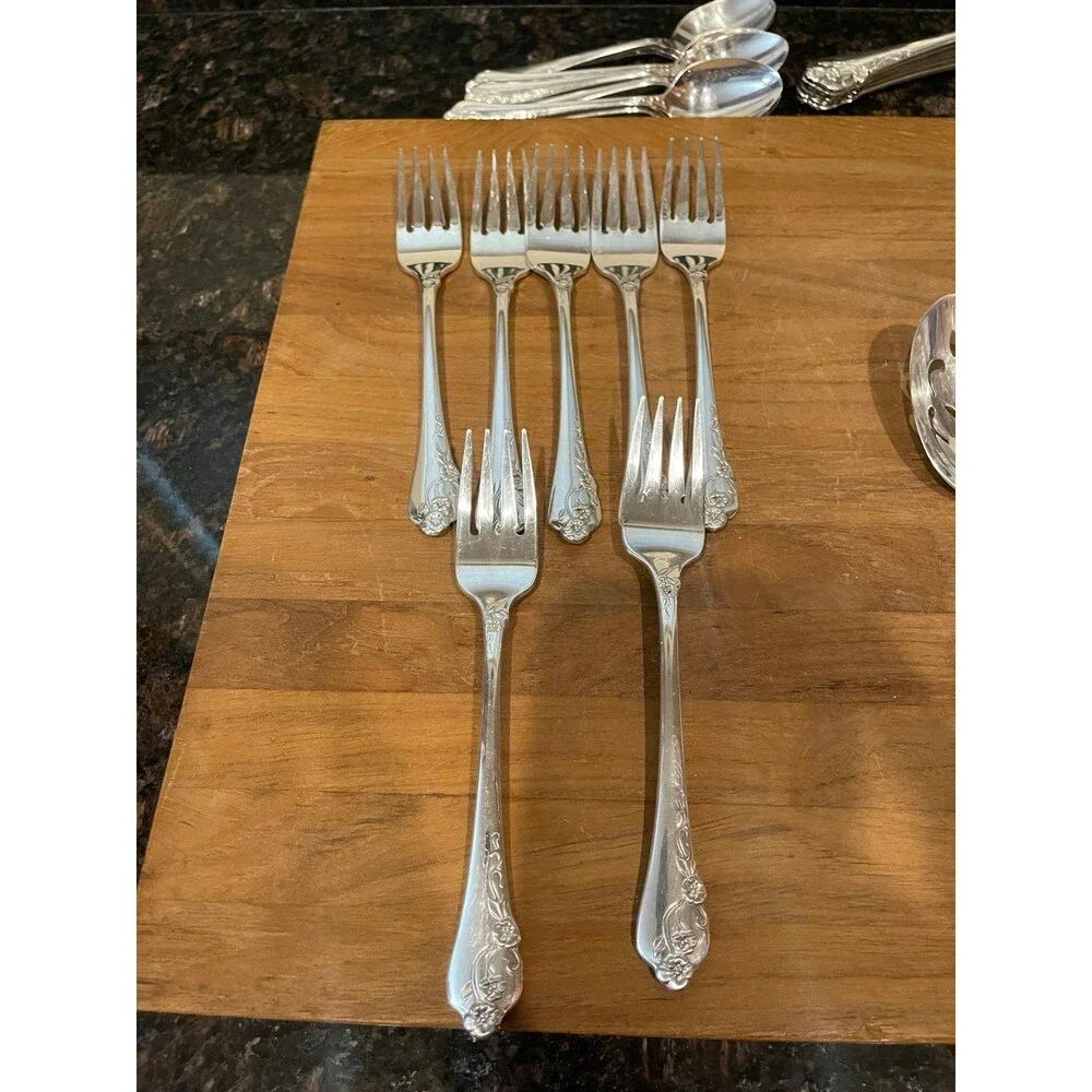 31 pc Community Southern Garden Silverplate Flatware Set